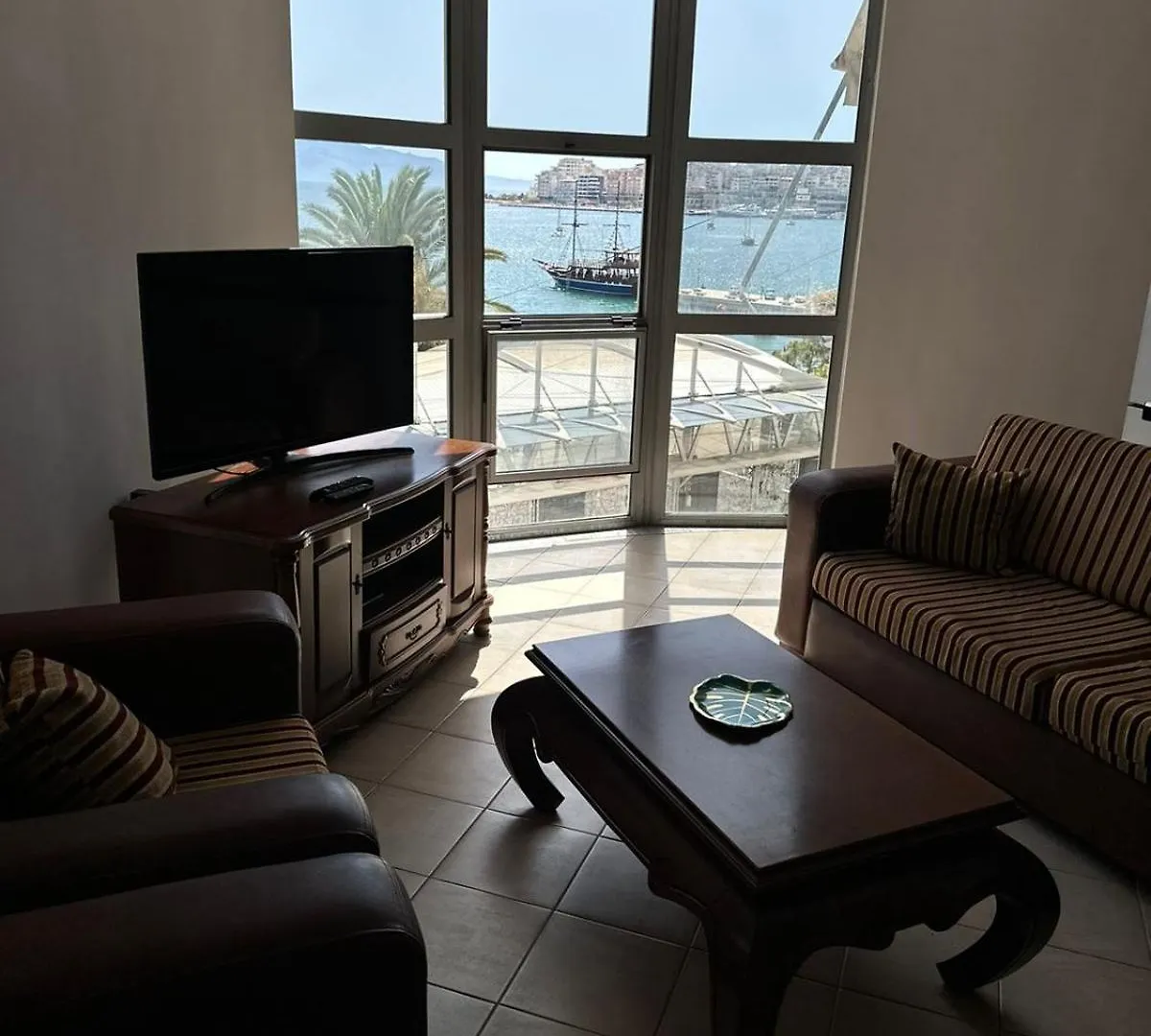 Seafront Apartment Saranda