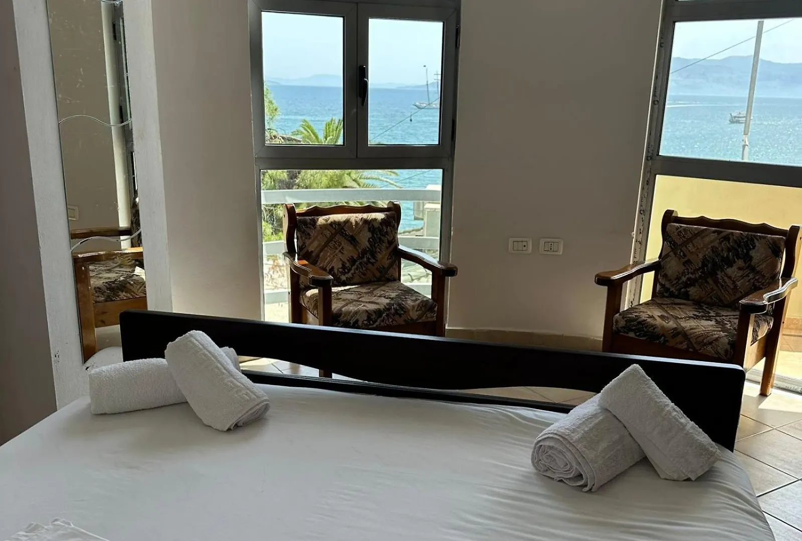 Seafront Apartment Saranda
